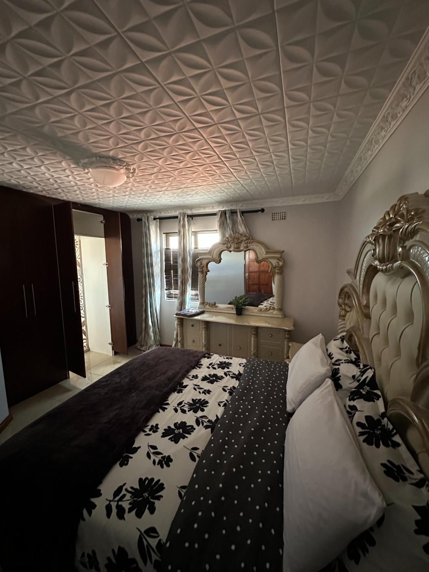 Luxurious 4 Bedroom Family *